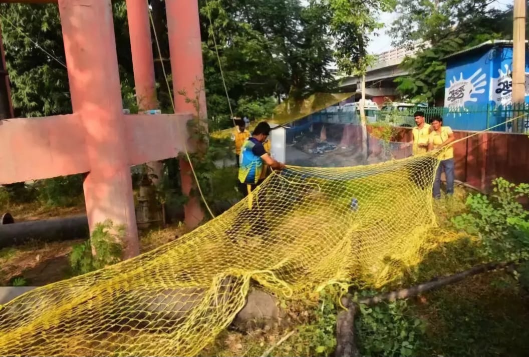 Protesters Climb Water Tank Demanding Cancellation of Controversial SI Exam